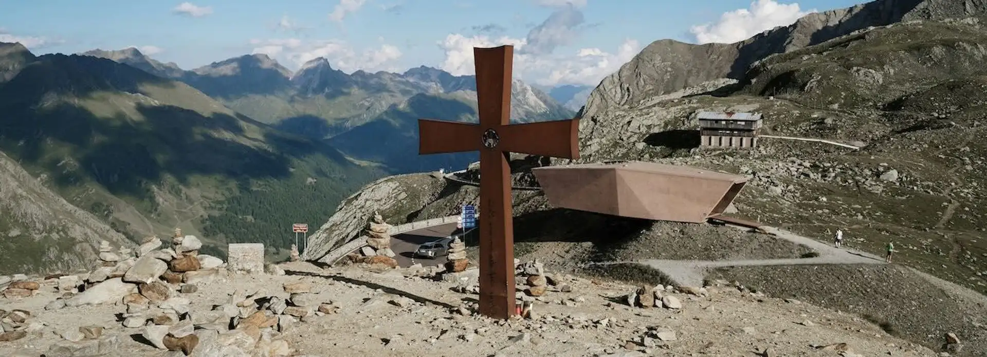 Blick auf einen Alpenpass