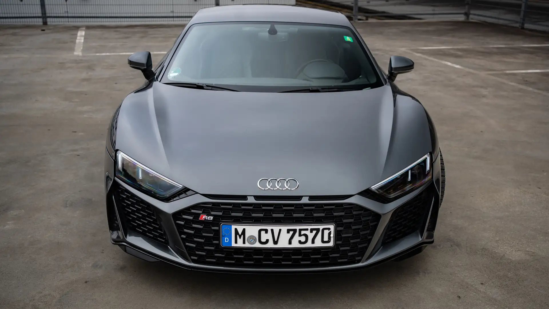 Audi R8 rental: Enjoy 10 cylinder driving pleasure | CarVia