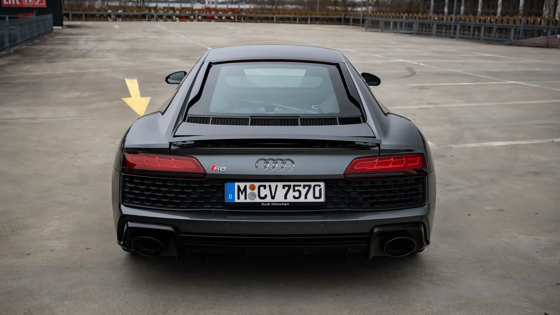 Audi R8 rental: Enjoy 10 cylinder driving pleasure | CarVia