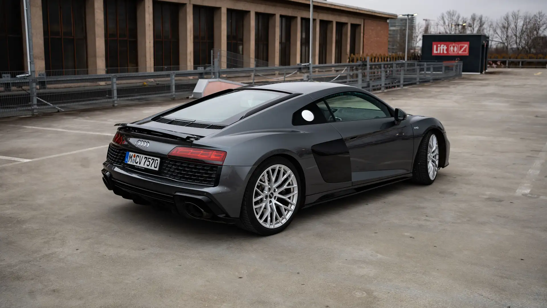Audi R8 rental: Enjoy 10 cylinder driving pleasure | CarVia
