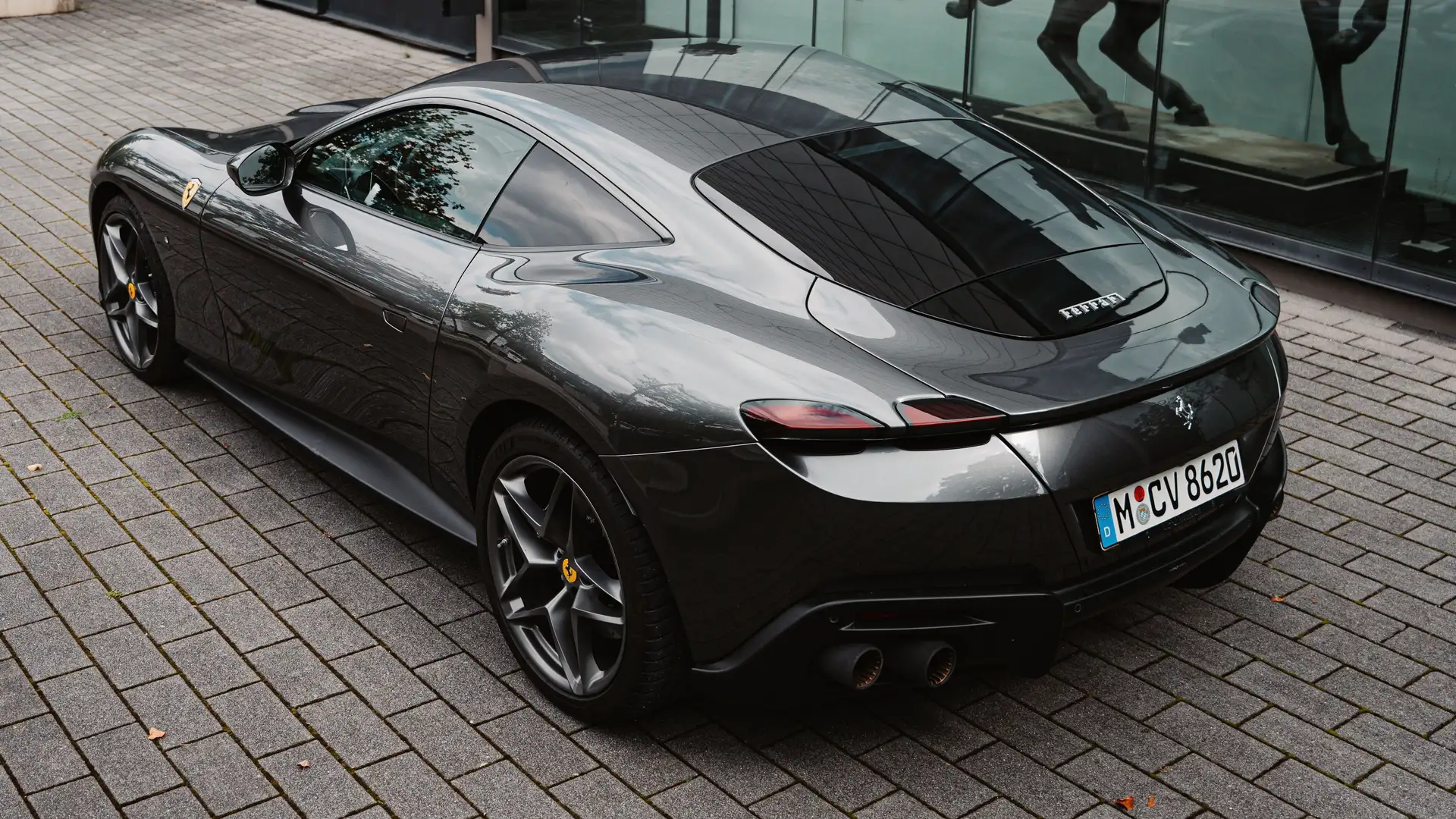 ᐅ Ferrari rental in Paris: Best service & top rated | CarVia