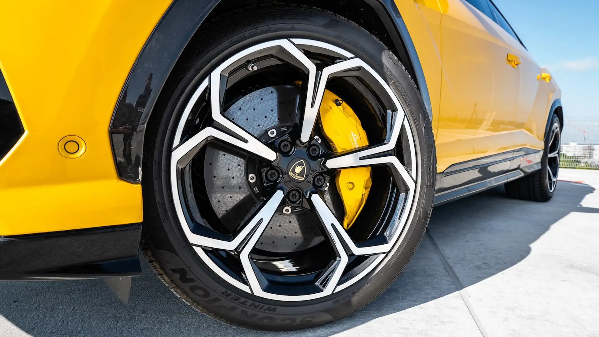 Lamborghini Urus wheel in detail